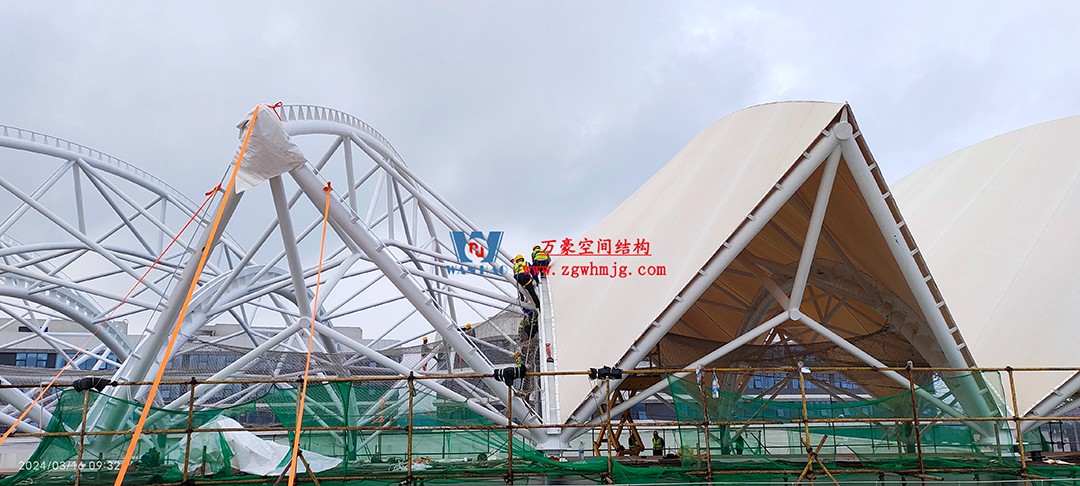 海南醫(yī)學院第一附屬醫(yī)院江東新院區(qū)連廊天幕順利完工